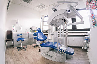 Bild Zahnarztpraxis Dr. Ebrahimi Hamburg Wandsbek Behandlungsraum
